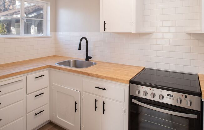 Studio, 1 bath, $1,300, Unit A1