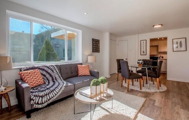 2 beds, 1 bath, 900 sqft, $1,350