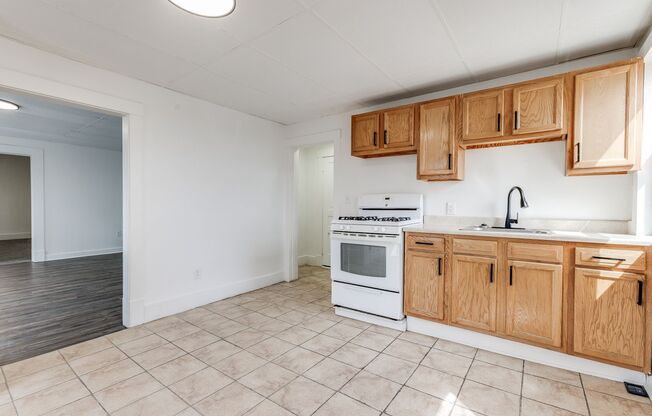 1 bed, 1 bath, $1,050, Unit 2nd Floor Rear