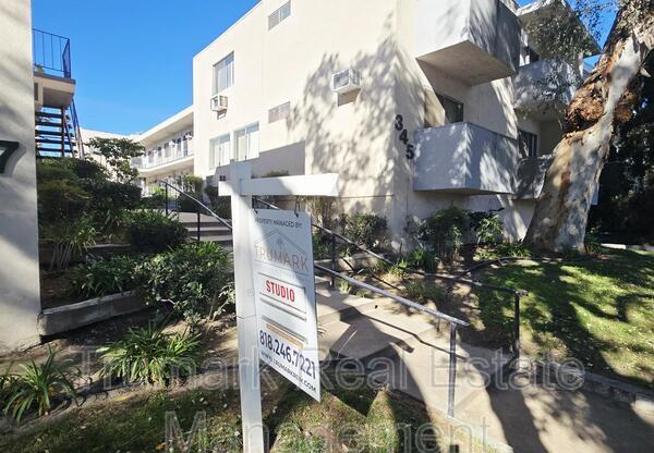 345 E TUJUNGA AVE