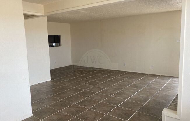 2 beds, 1 bath, $895