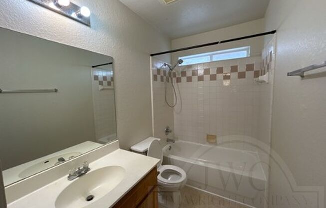 3 beds, 2 baths, $875, Unit 3307 Toledo Unit A