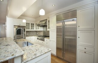 27 W 10 ST