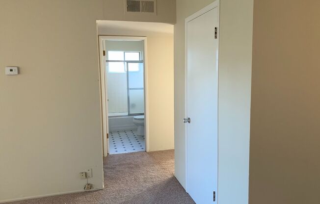 2 beds, 1 bath, $2,850, Unit 7