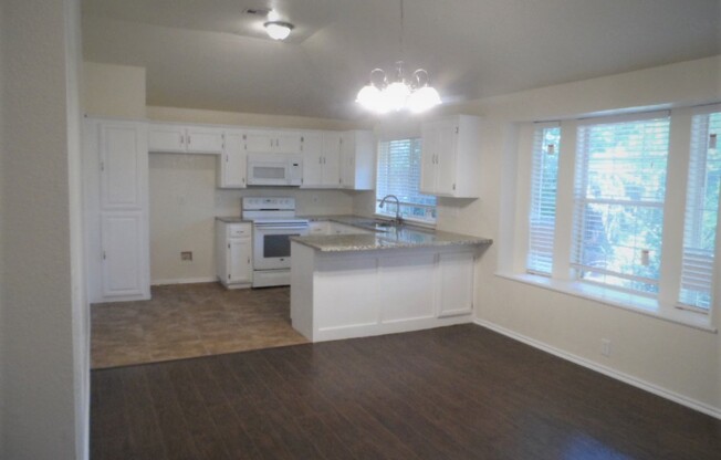 Rent Special!! Remodeled 3 Bedroom/2 Bath home  2305 Carolyn Ct, Norman