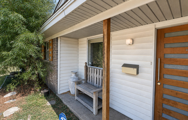 1300 TIMBERLAKE CIR