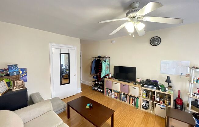 Studio, 1 bath, 500 sqft, $1,050, Unit 15