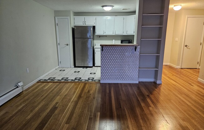 1 bed, 1 bath, 605 sqft, $2,300, Unit 21