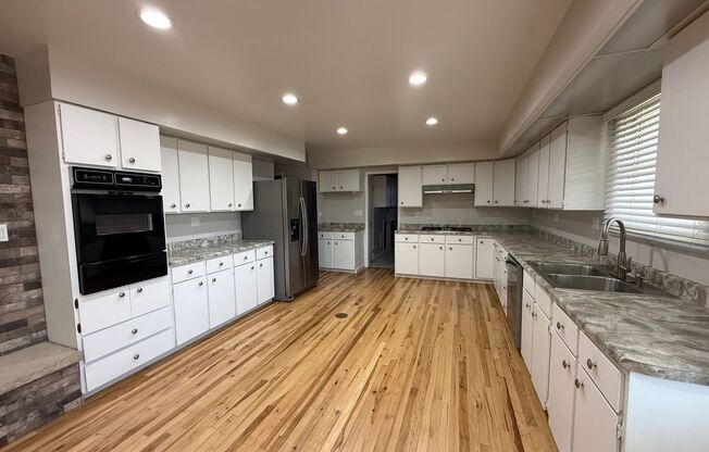 Gorgeous Remodeled 3-Bedroom Home in Lakewood!!