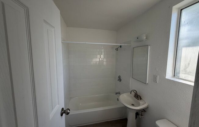 9625 San Gabriel Ave South Gate, CA 90280