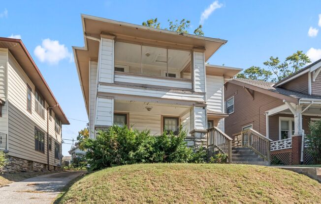 2 beds, 1 bath, 1,300 sqft, $1,295, Unit 5305 Charlotte St. Unit 2