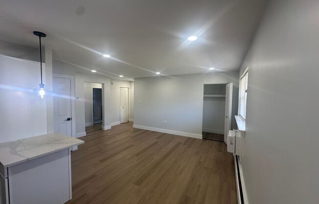 1 bed, 1 bath, $1,650, Unit 306