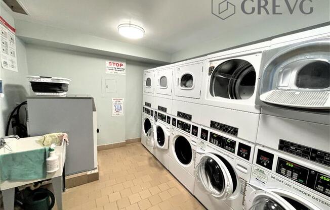 1 bed, 1 bath, 430 sqft, $3,200, Unit S6J