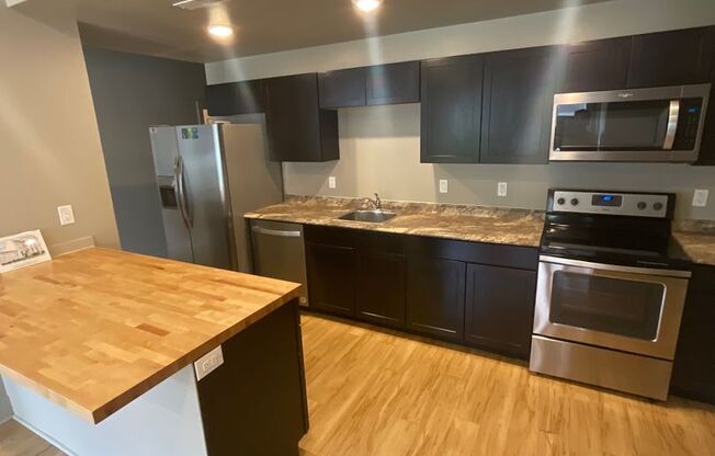 3 beds, 1 bath, $9,785, Unit Apt 3