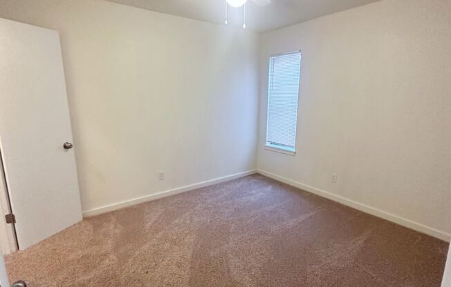 2 beds, 1 bath, 950 sqft, $950, Unit 1D