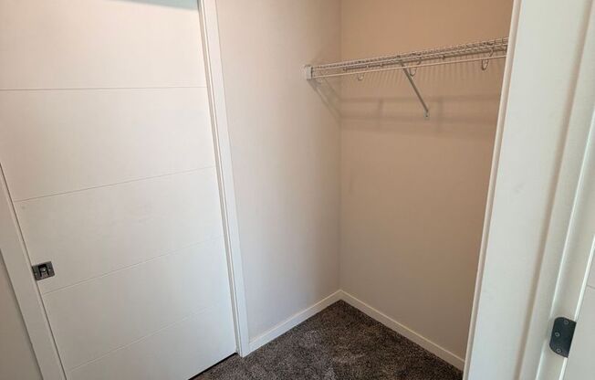 1 bed, 1 bath, 821 sqft, $1,685, Unit 10009-105