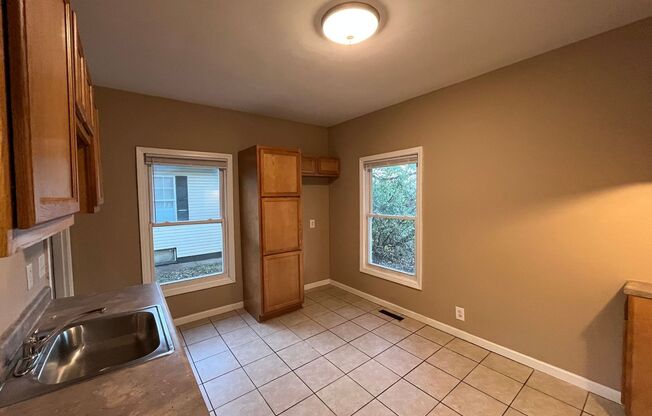 3 beds, 1 bath, $995