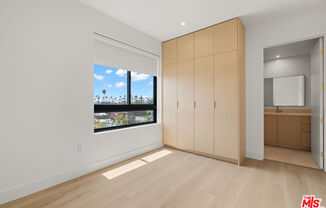 1808 LINCOLN BLVD