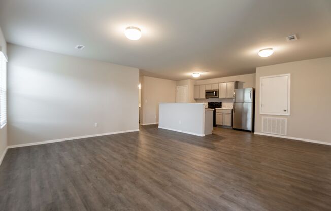 3-bedroom 2 bath Duplex in Lincoln!! Newly Fenced Yard!
