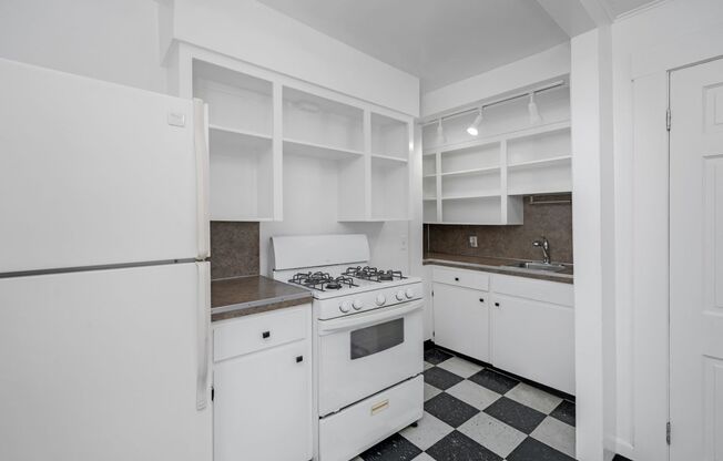 Studio, 1 bath, $1,095, Unit 2318