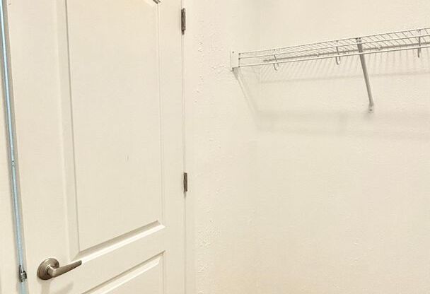 3 beds, 2 baths, 985 sqft, $2,495, Unit 401