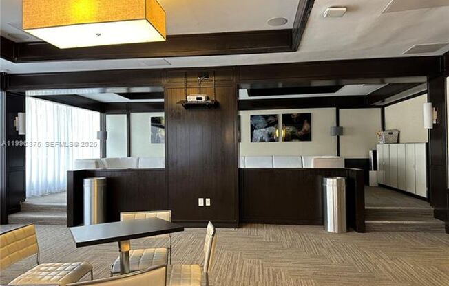 2 beds, 2 baths, 990 sqft, $4,000, Unit 600 NE 36th St # 1414
