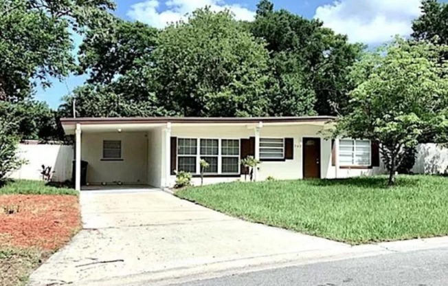 702 MALCOM RD