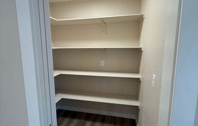 Modern Luxury 1 Bedroom with Open Kitchen & Private Yard- RENT SPECIAL