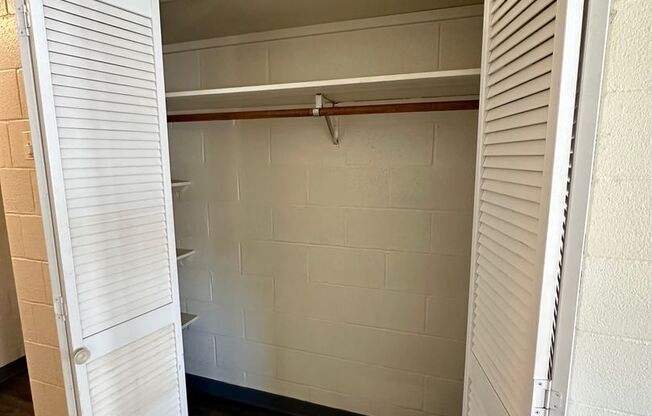 Studio, 1 bath, 302 sqft, $1,100, Unit 403