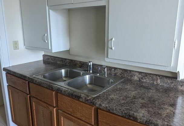 1 bed, 1 bath, $625, Unit 205