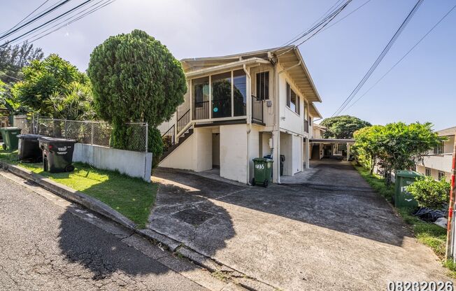 $2000 / 2 Bed / 1 Bath / 1 Parking IN KALIHI