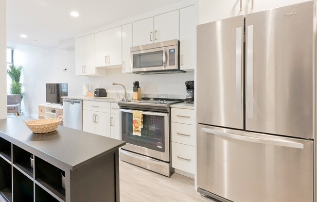 2 beds, 2 baths, $4,500, Unit 410