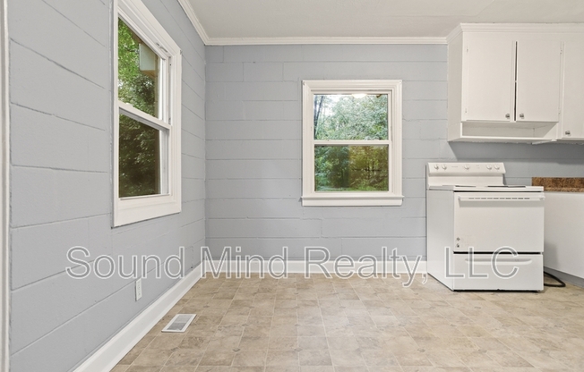 716 WOODLAND RD