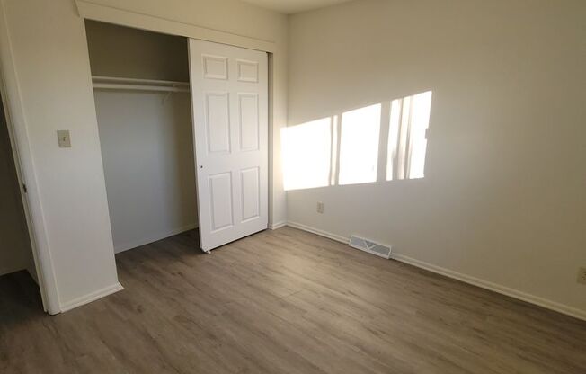 3 beds, 1.5 baths, 1,100 sqft, $1,635, Unit 3357