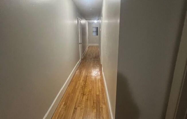 3 beds, 1 bath, $1,850, Unit 155 Belmont Unit #1L