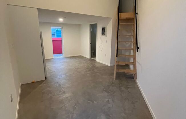 1 bed, 1 bath, 434 sqft, $1,895, Unit 4042