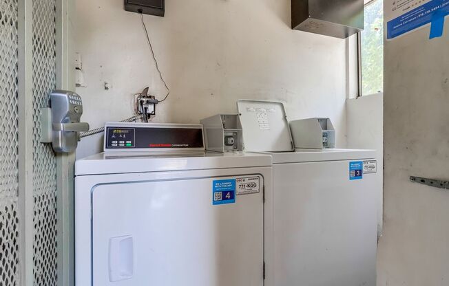 Apartment Building in Park Mesa Heights with Laundry On-Site and Parking