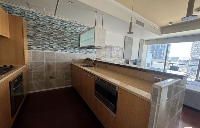 1 bed, 1 bath, 840 sqft, $3,000, Unit 910