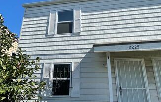 2225 Askew Ave