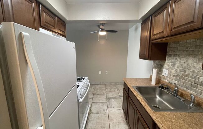 1 bed, 1 bath, $925, Unit 202