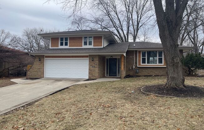 Executive home for rent! Excellent location Call Kevin 515-689-9819