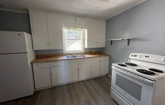 3 beds, 1 bath, $950