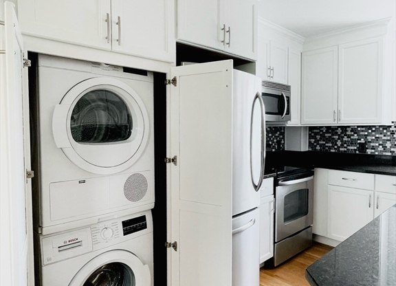 1 bed, 1 bath, 673 sqft, $3,350, Unit 39