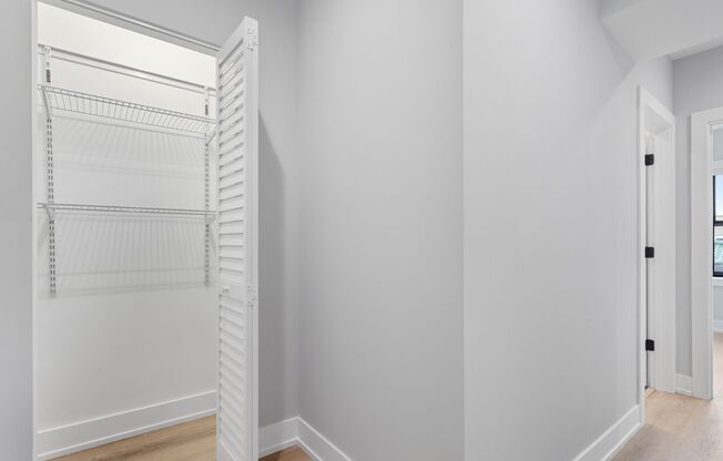 3 beds, 1 bath, 670 sqft, $2,200, Unit 1554-2Q