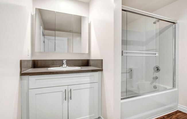 2 beds, 2 baths, 895 sqft, $2,695, Unit 205