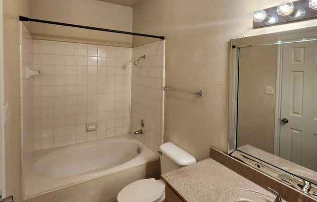 1 bed, 1 bath, 802 sqft, $1,525, Unit 521-u