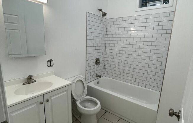 1450 W 18th St