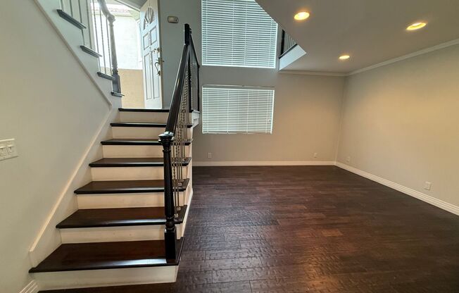 3 bed, 2 1/2 bath Townhome located in Chatsworth