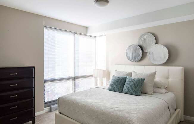 Interiors-Midtown-Crossing-Apartments-Omaha-NE-one-bedroom-apartment