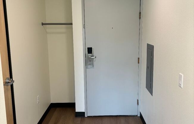 Studio, 1 bath, 348 sqft, $950, Unit 132